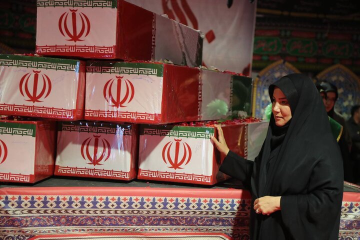 تصاویر/ وداع مردم تهران با پیکر مطهر ۱۰۰ شهید گمنام