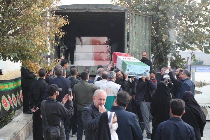 تصاویر/ وداع مردم تهران با پیکر مطهر ۱۰۰ شهید گمنام