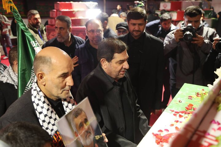 تصاویر/ وداع مردم تهران با پیکر مطهر ۱۰۰ شهید گمنام