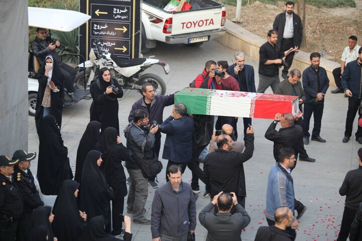 تصاویر/ وداع مردم تهران با پیکر مطهر ۱۰۰ شهید گمنام