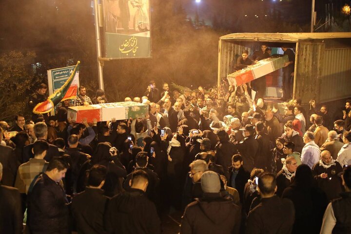 تصاویر/ وداع مردم تهران با پیکر مطهر ۱۰۰ شهید گمنام