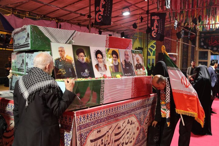 تصاویر/ وداع مردم تهران با پیکر مطهر ۱۰۰ شهید گمنام