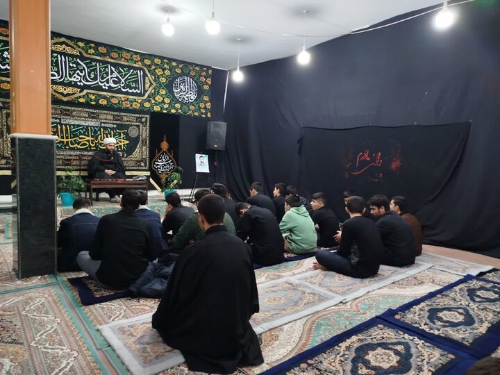 تصاویر/ عزاداری ایام فاطمیه در مدرسه علمیه نقده