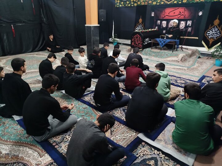تصاویر/ عزاداری ایام فاطمیه در مدرسه علمیه نقده