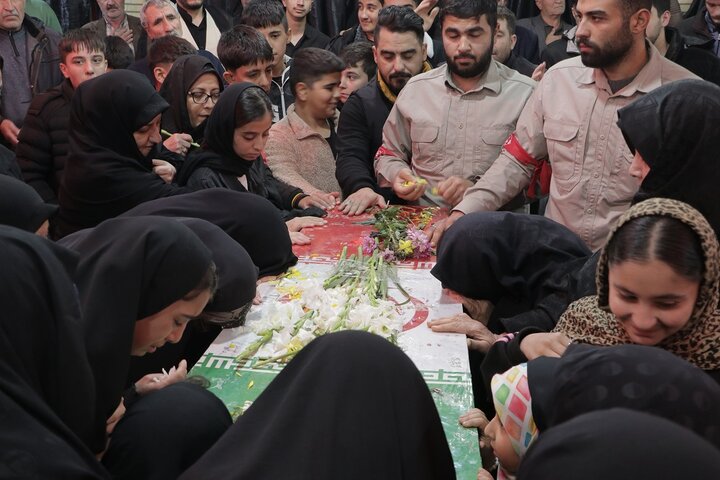 تصاویر/ تشییع پیکر شهید گمنام در مسجد یازهرا (س) ارومیه