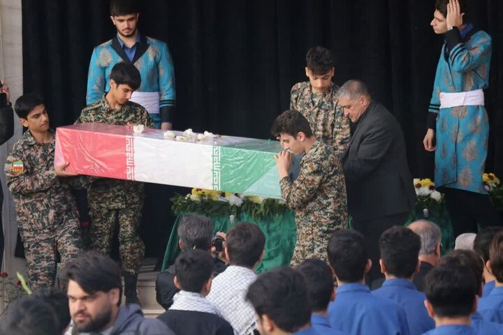 تصاویر/بدرقه با شکوه شهید گمنام در یکی از مدارس پسرانه خرم آباد