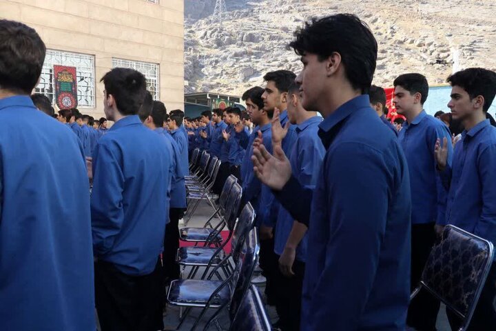 تصاویر/بدرقه با شکوه شهید گمنام در یکی از مدارس پسرانه خرم آباد