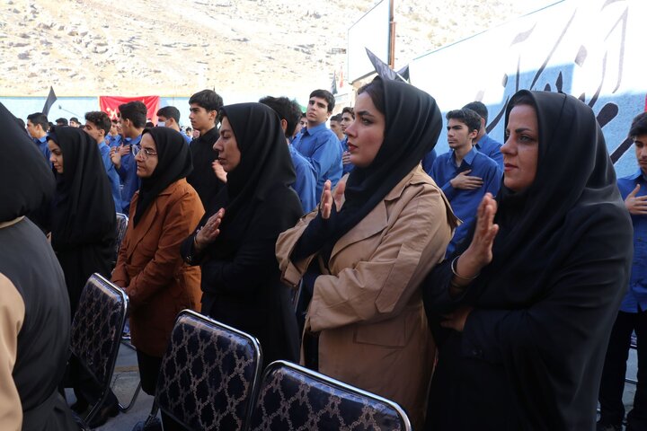 تصاویر/بدرقه با شکوه شهید گمنام در یکی از مدارس پسرانه خرم آباد