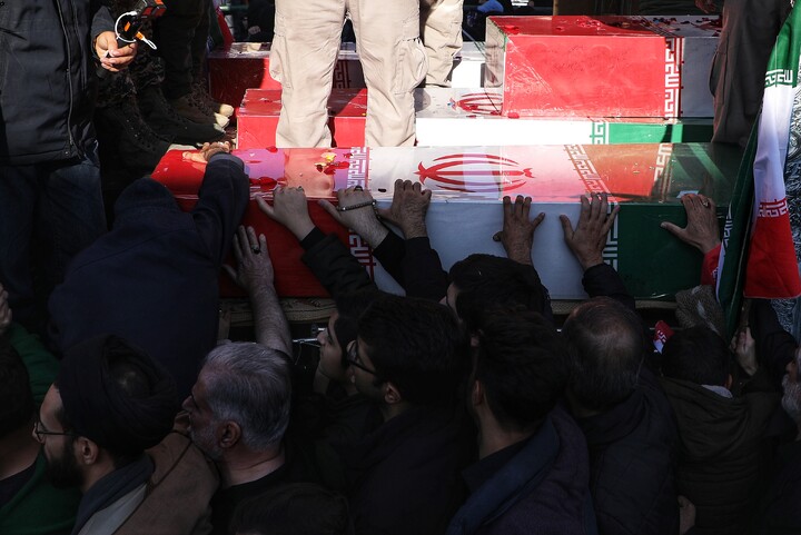 تصاویر/ تشییع پیکر مطهر شهدای گمنام در قم