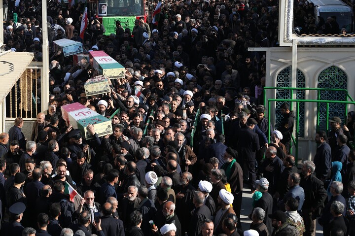 تصاویر/ تشییع پیکر مطهر شهدای گمنام در قم