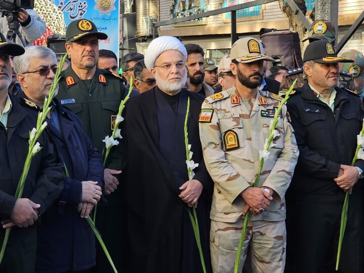 تصاویر/مراسم تشییع پیکرهای مطهر 3 شهید گمنام در شهر سنندج