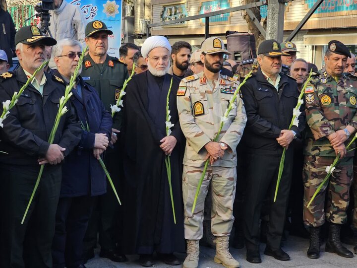 تصاویر/مراسم تشییع پیکرهای مطهر 3 شهید گمنام در شهر سنندج