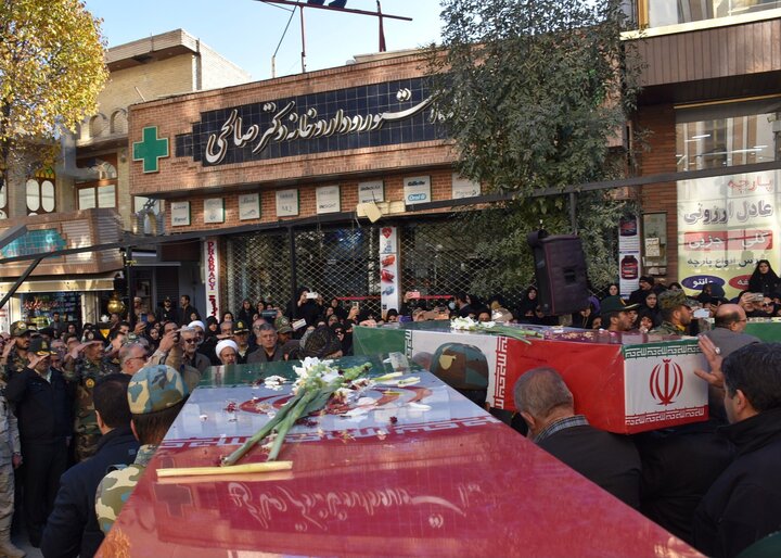 تصاویر/مراسم تشییع پیکرهای مطهر 3 شهید گمنام در شهر سنندج