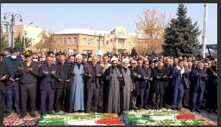 فیلم| اقامه نماز بر پیکرهای مطهر شهدای والامقام گمنام دفاع مقدس در ارومیه