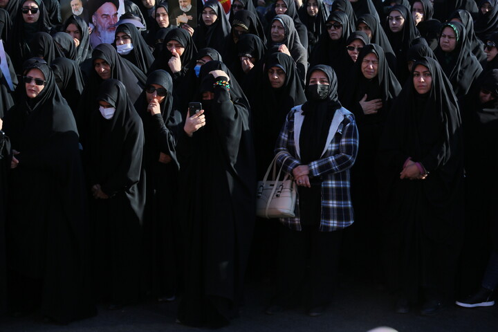 تصاویر / تشییع پیکر مطهر۱۲ شهید گمنام در اصفهان