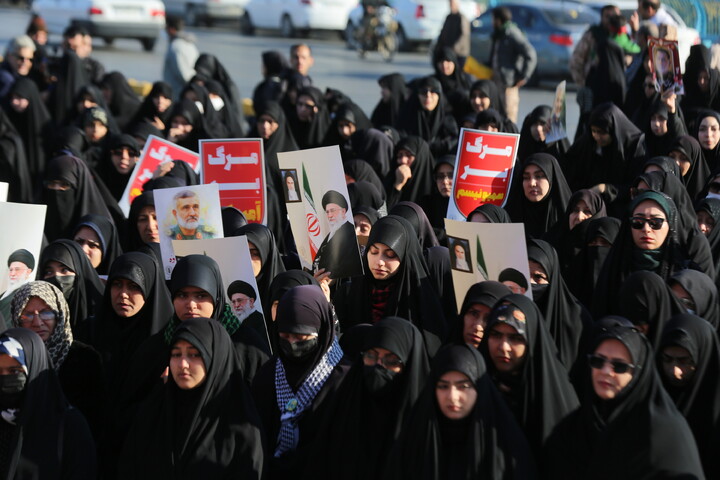 تصاویر / تشییع پیکر مطهر۱۲ شهید گمنام در اصفهان