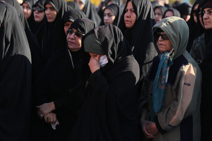 تصاویر / تشییع پیکر مطهر۱۲ شهید گمنام در اصفهان