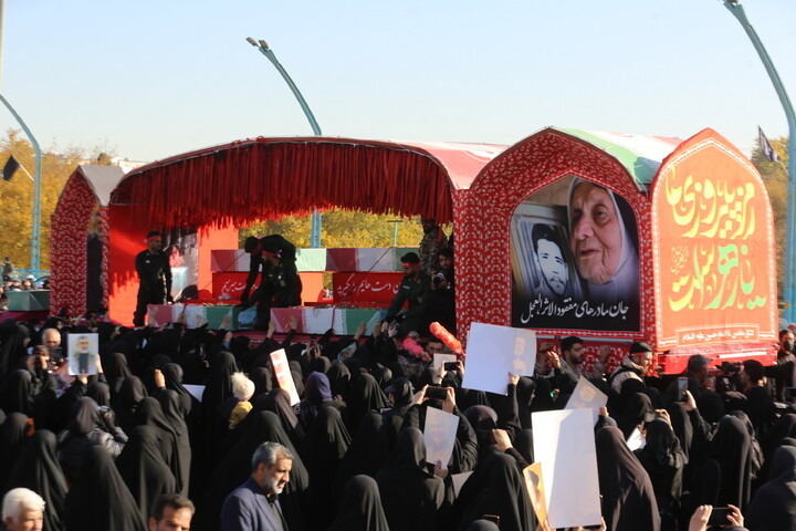 تصاویر / تشییع پیکر مطهر۱۲ شهید گمنام در اصفهان