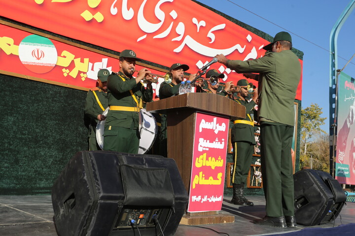 تصاویر / تشییع پیکر مطهر۱۲ شهید گمنام در اصفهان