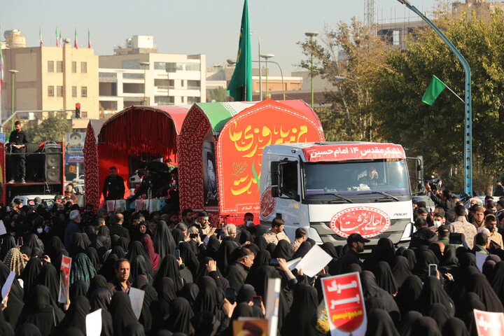 تصاویر / تشییع پیکر مطهر۱۲ شهید گمنام در اصفهان