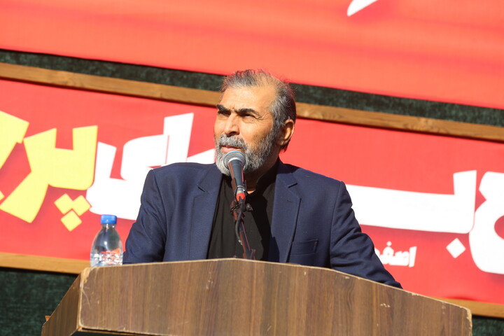 تصاویر / تشییع پیکر مطهر۱۲ شهید گمنام در اصفهان