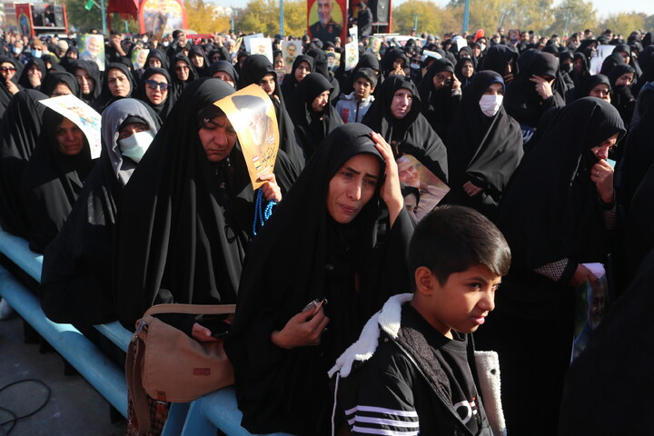 تصاویر / تشییع پیکر مطهر۱۲ شهید گمنام در اصفهان