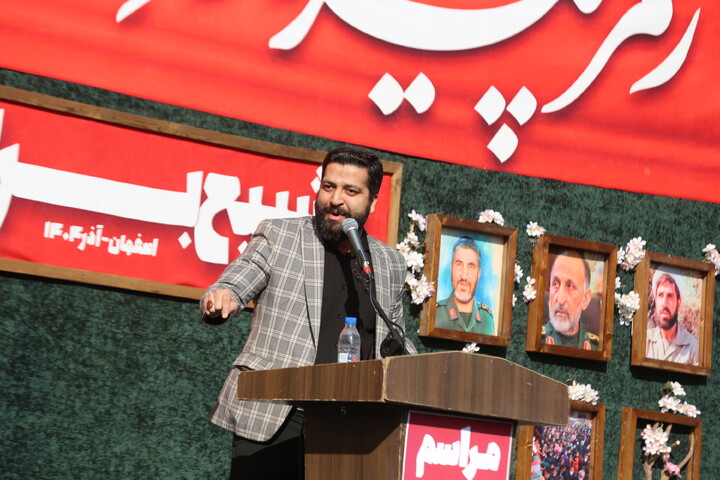 تصاویر / تشییع پیکر مطهر۱۲ شهید گمنام در اصفهان