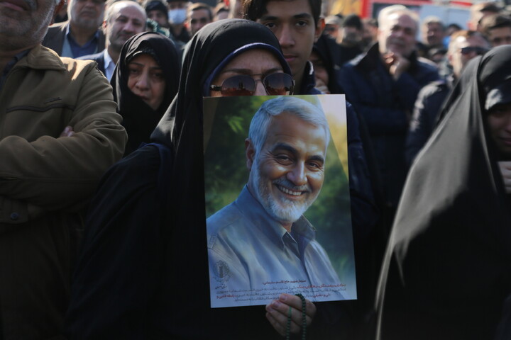 تصاویر / تشییع پیکر مطهر۱۲ شهید گمنام در اصفهان