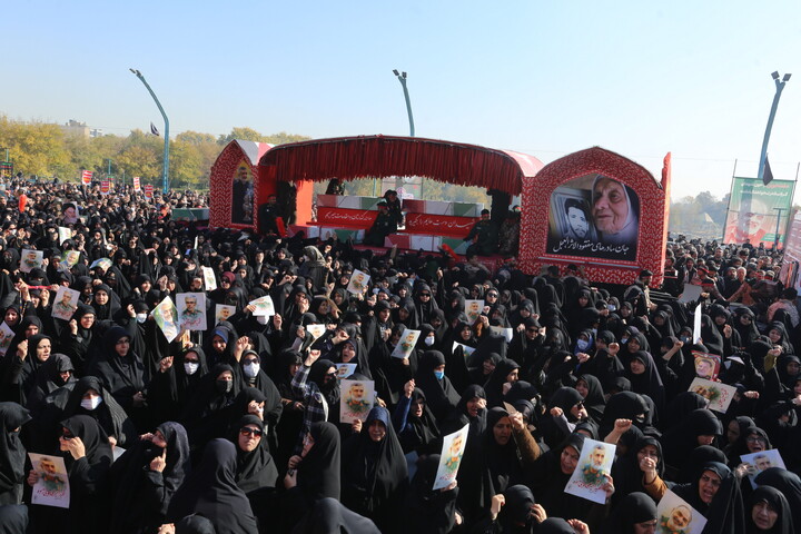 تصاویر / تشییع پیکر مطهر۱۲ شهید گمنام در اصفهان