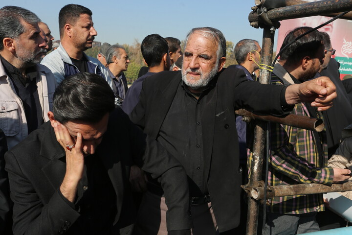 تصاویر / تشییع پیکر مطهر۱۲ شهید گمنام در اصفهان