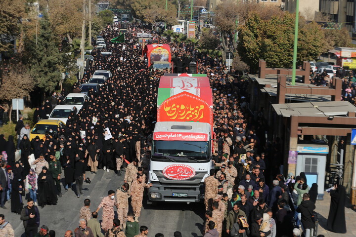 تصاویر / تشییع پیکر مطهر۱۲ شهید گمنام در اصفهان