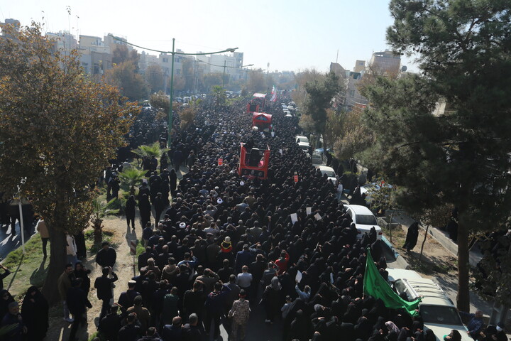 تصاویر / تشییع پیکر مطهر۱۲ شهید گمنام در اصفهان