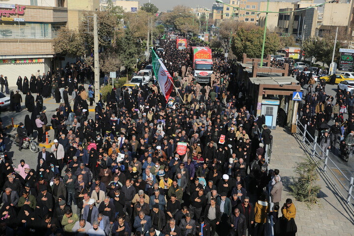 تصاویر / تشییع پیکر مطهر۱۲ شهید گمنام در اصفهان