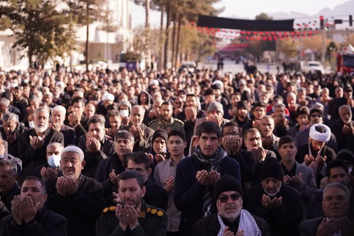 تصاویر/ تشییع شهدای گمنام و اقامه نماز باران در کرمان