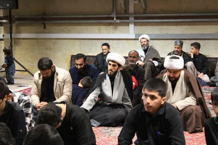 تصاویر/شب اول مراسم شهادت حضرت زهرا (س)در مدرسه علمیه امام صادق علیه السلام قروه