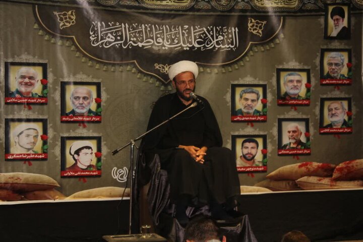 تصاویر/شب اول مراسم شهادت حضرت زهرا (س)در مدرسه علمیه امام صادق علیه السلام قروه