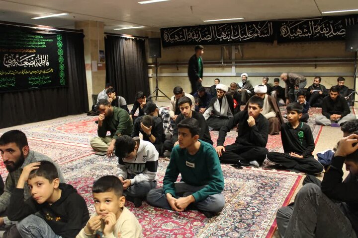 تصاویر/شب اول مراسم شهادت حضرت زهرا (س)در مدرسه علمیه امام صادق علیه السلام قروه