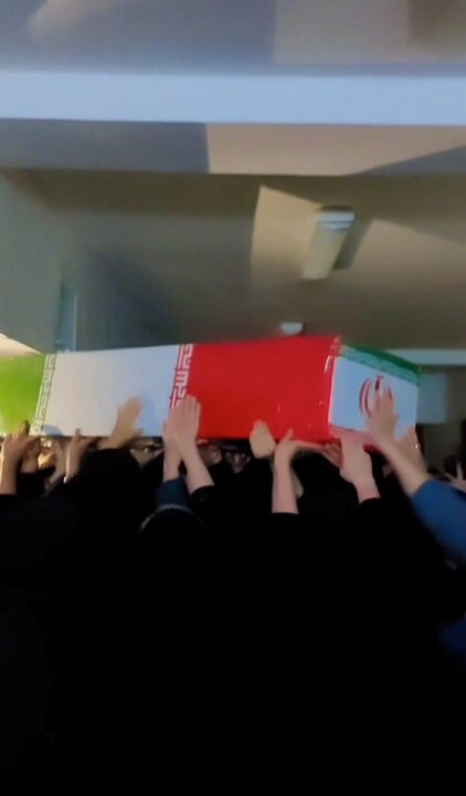 تصاویر / استقبال بانوان شهرستان بویین زهرا از شهدای گمنام