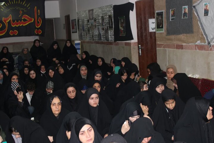 تصاویر / استقبال بانوان شهرستان بویین زهرا از شهدای گمنام