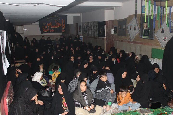 تصاویر / استقبال بانوان شهرستان بویین زهرا از شهدای گمنام