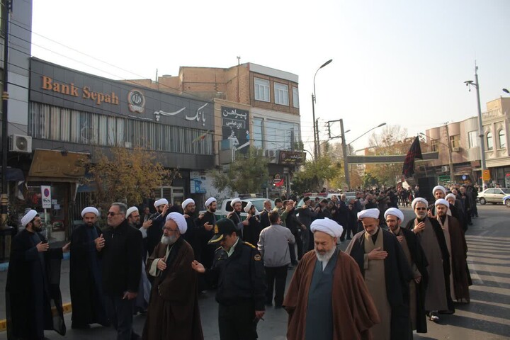 تصاویر / مراسم عزاداری خیابانی هیات عزاداری مدرسه علمیه صاحب الزمان (عج) مرند