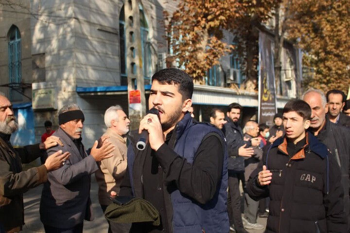 تصاویر / مراسم عزاداری خیابانی هیات عزاداری مدرسه علمیه صاحب الزمان (عج) مرند