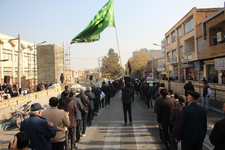 تصاویر / مراسم عزاداری خیابانی هیات عزاداری مدرسه علمیه صاحب الزمان (عج) مرند