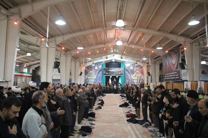 تصاویر / مراسم عزاداری خیابانی هیات عزاداری مدرسه علمیه صاحب الزمان (عج) مرند