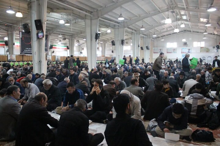 تصاویر / مراسم عزاداری خیابانی هیات عزاداری مدرسه علمیه صاحب الزمان (عج) مرند