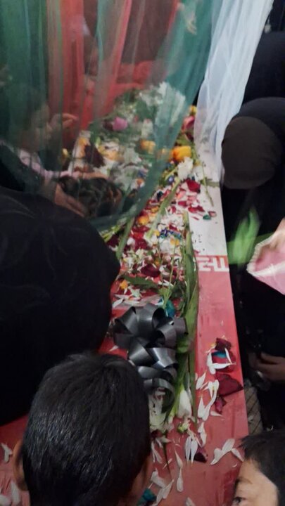 تصاویر/ میزبانی مدرسه علمیه الزهرا(س) ماهان از پیکر مطهر شهید گمنام