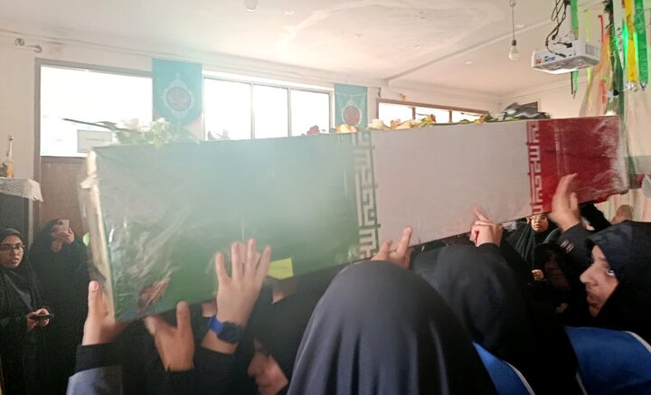 تصاویر/ میزبانی مدرسه علمیه الزهرا(س) ماهان از پیکر مطهر شهید گمنام