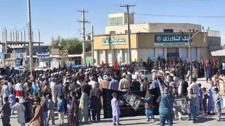 مراسم دسته‌روی هیئت‌های مذهبی شهرستان دلگان به مناسبت ایام شهادت حضرت فاطمه زهرا(س)