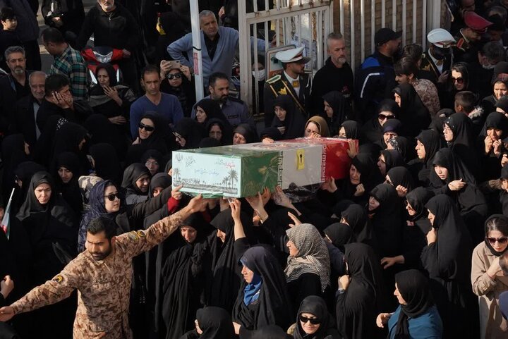 تصاویر / تشییع شهدای گمنام توسط مردم استان قزوین