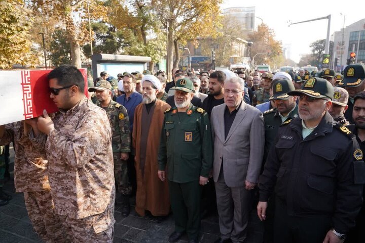 تصاویر / تشییع شهدای گمنام توسط مردم استان قزوین